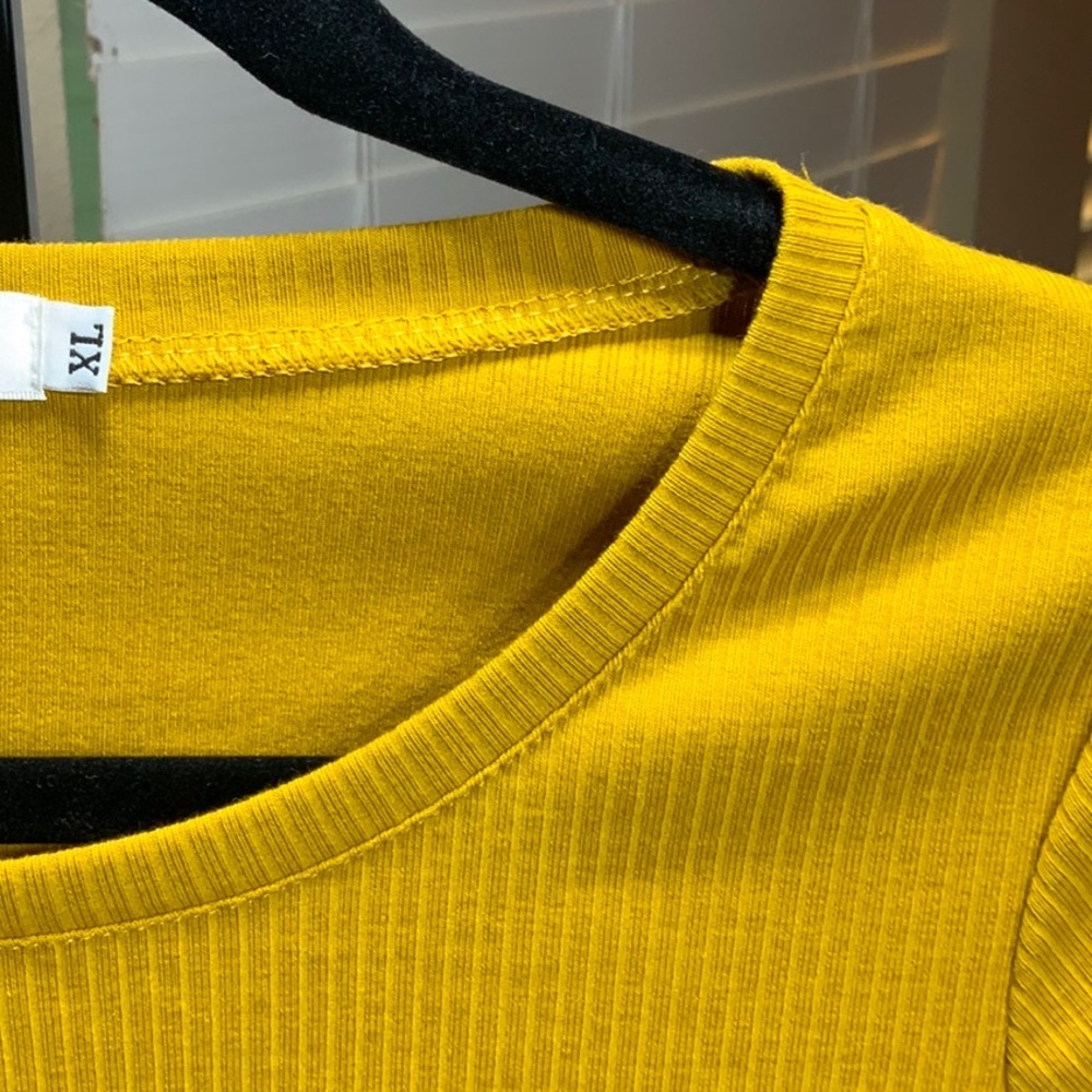 Q&N Women's Yellow Short Sleeve Blouse - Picture 6 of 9